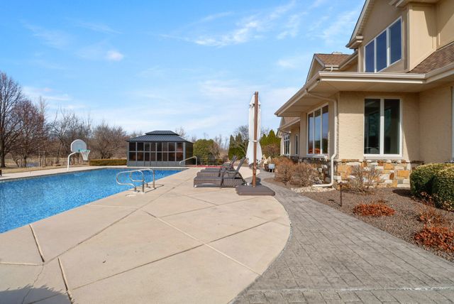 1667 Chalone Court, Crown Point, IN 46307