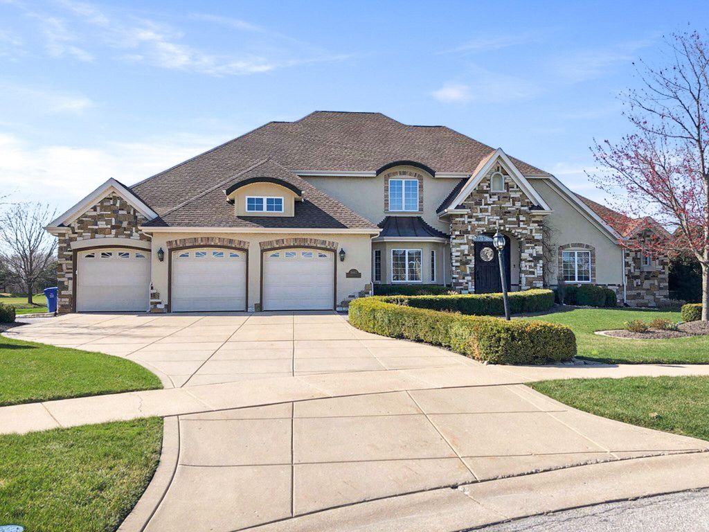 1667 Chalone Court, Crown Point, IN 46307