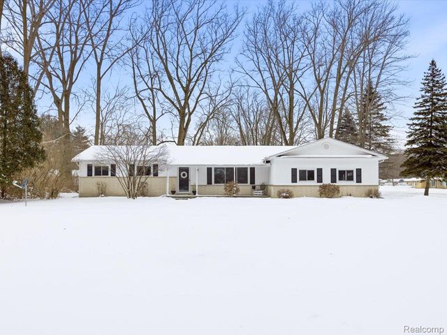 5837 Lakeshore Road, Fort Gratiot Charter Township, MI 48059