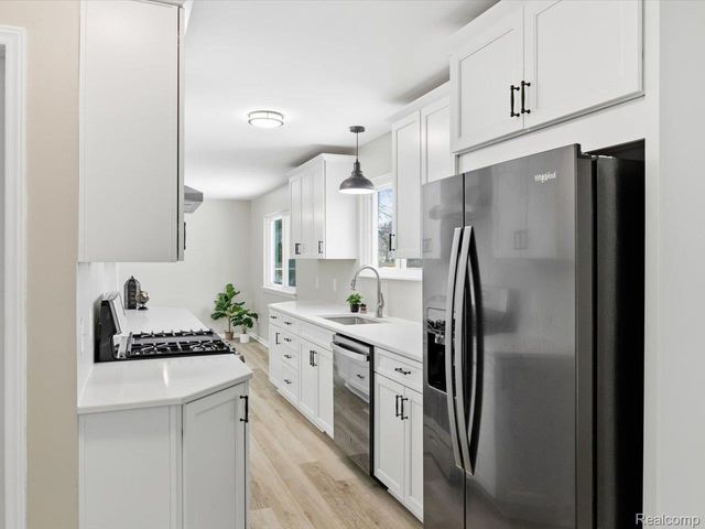 5837 Lakeshore Road, Fort Gratiot Charter Township, MI 48059