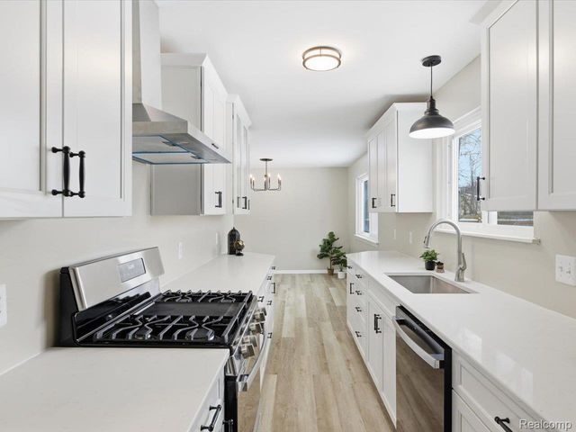 5837 Lakeshore Road, Fort Gratiot Charter Township, MI 48059