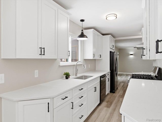 5837 Lakeshore Road, Fort Gratiot Charter Township, MI 48059