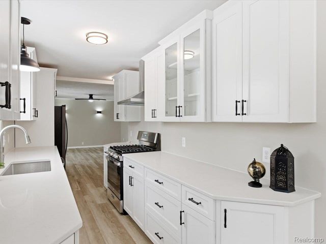 5837 Lakeshore Road, Fort Gratiot Charter Township, MI 48059