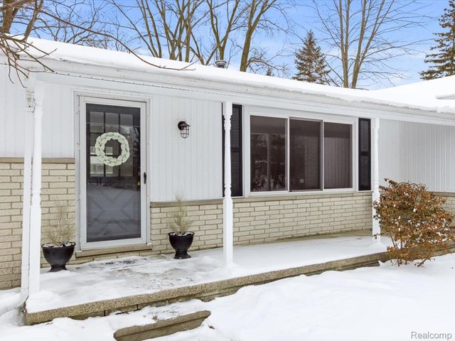 5837 Lakeshore Road, Fort Gratiot Charter Township, MI 48059