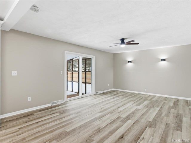 5837 Lakeshore Road, Fort Gratiot Charter Township, MI 48059