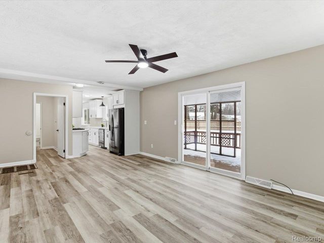 5837 Lakeshore Road, Fort Gratiot Charter Township, MI 48059