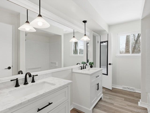 5837 Lakeshore Road, Fort Gratiot Charter Township, MI 48059