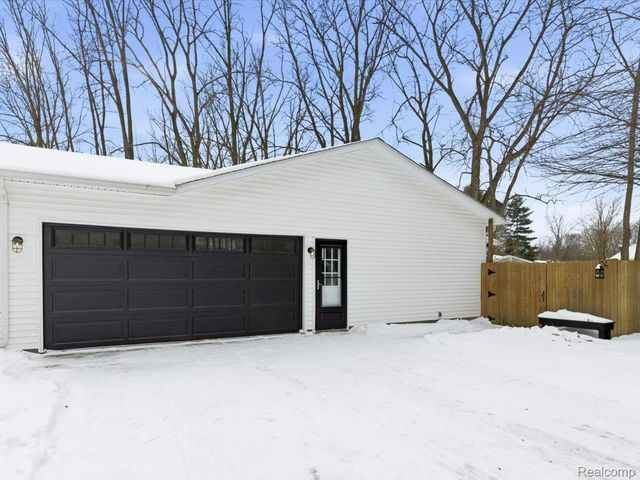 5837 Lakeshore Road, Fort Gratiot Charter Township, MI 48059
