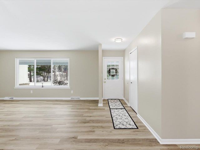 5837 Lakeshore Road, Fort Gratiot Charter Township, MI 48059