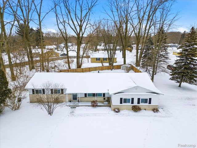 5837 Lakeshore Road, Fort Gratiot Charter Township, MI 48059