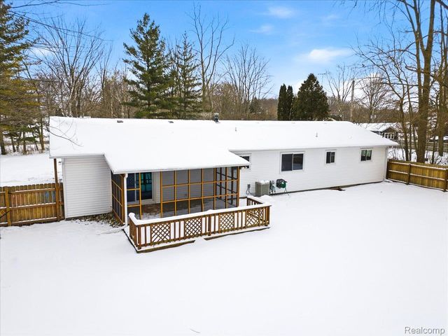 5837 Lakeshore Road, Fort Gratiot Charter Township, MI 48059