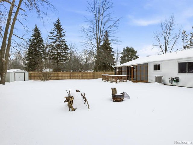 5837 Lakeshore Road, Fort Gratiot Charter Township, MI 48059