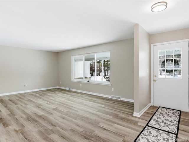 5837 Lakeshore Road, Fort Gratiot Charter Township, MI 48059