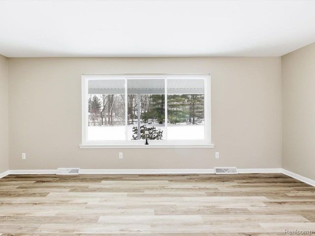 5837 Lakeshore Road, Fort Gratiot Charter Township, MI 48059