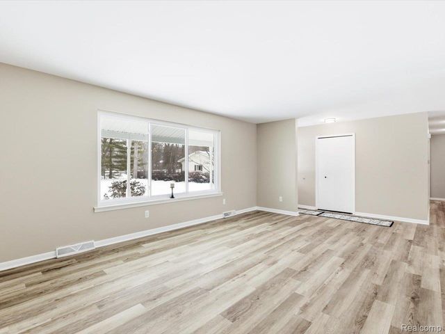 5837 Lakeshore Road, Fort Gratiot Charter Township, MI 48059