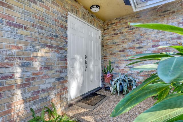 1048 NW 110th Ln, Coral Springs, FL 33071