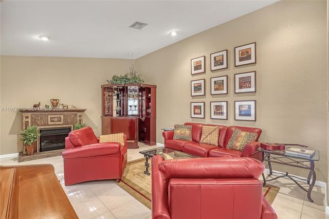 1048 NW 110th Ln, Coral Springs, FL 33071