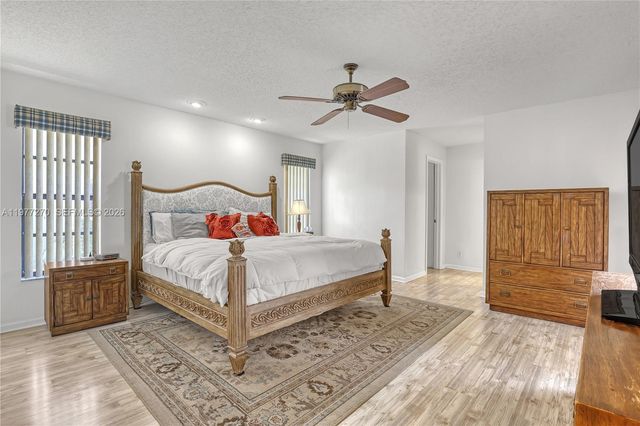 1048 NW 110th Ln, Coral Springs, FL 33071