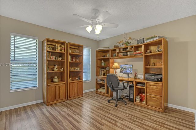 1048 NW 110th Ln, Coral Springs, FL 33071