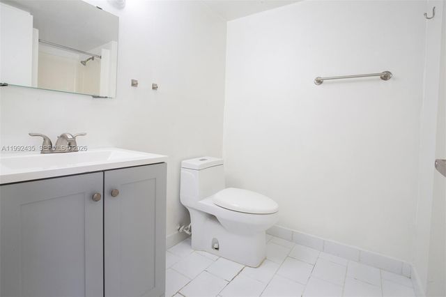 9441 Fontainebleau Blvd 212, Miami, FL 33172