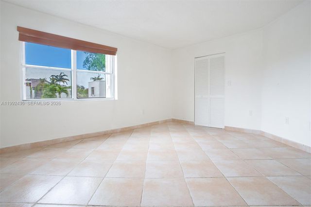 9441 Fontainebleau Blvd 212, Miami, FL 33172