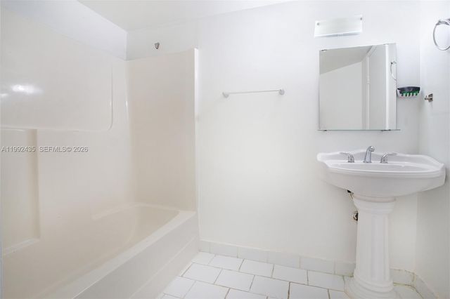 9441 Fontainebleau Blvd 212, Miami, FL 33172