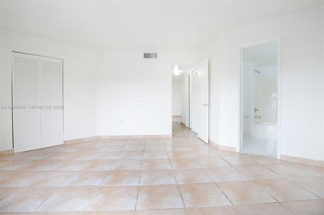 9441 Fontainebleau Blvd 212, Miami, FL 33172