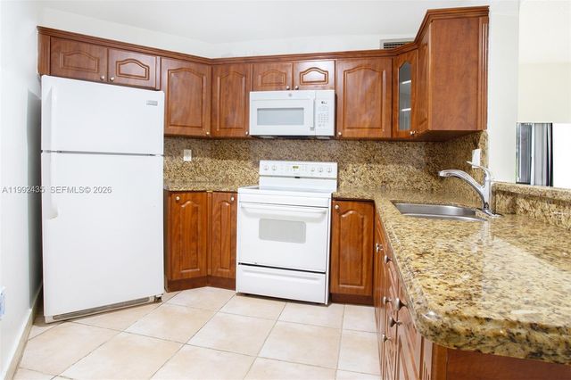 9441 Fontainebleau Blvd 212, Miami, FL 33172