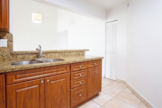 9441 Fontainebleau Blvd 212, Miami, FL 33172