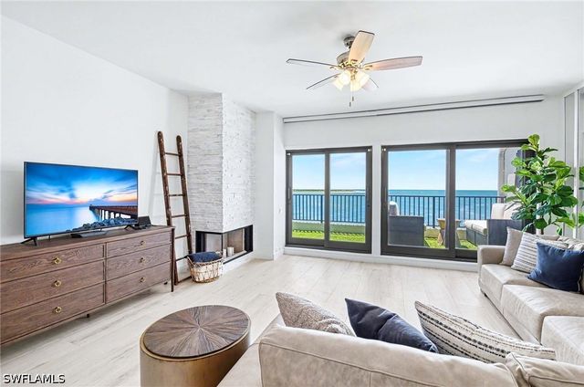 632 La Peninsula BLVD 632, Naples, FL 34113