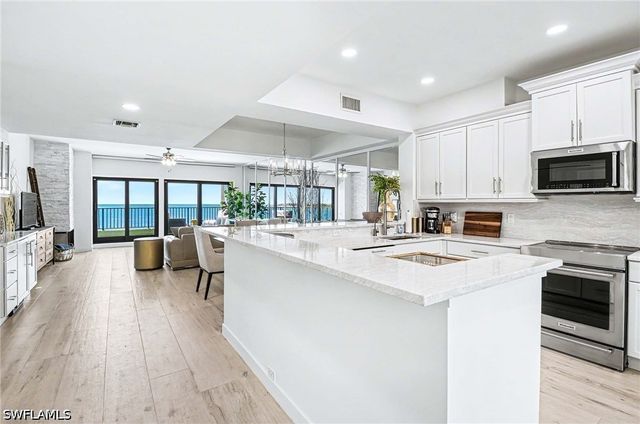 632 La Peninsula BLVD 632, Naples, FL 34113