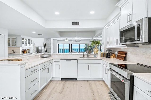 632 La Peninsula BLVD 632, Naples, FL 34113