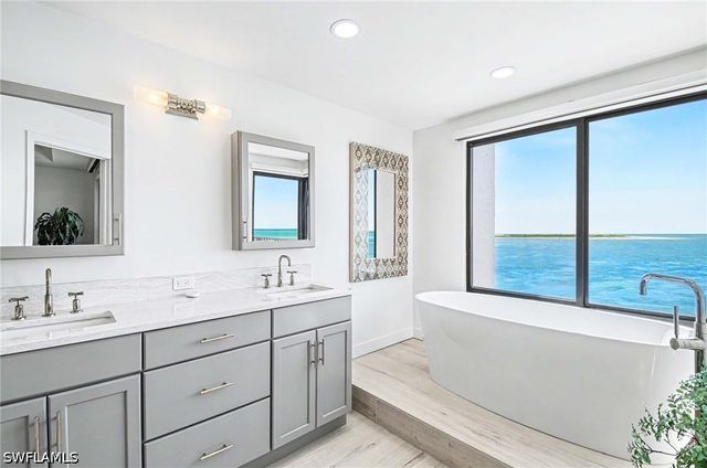 632 La Peninsula BLVD 632, Naples, FL 34113