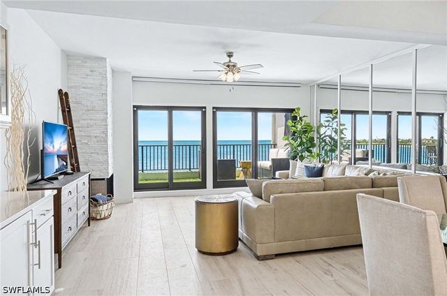 632 La Peninsula BLVD 632, Naples, FL 34113