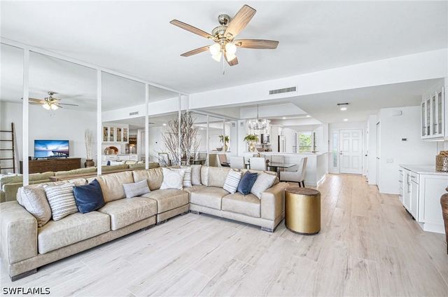 632 La Peninsula BLVD 632, Naples, FL 34113