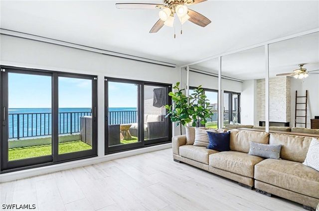 632 La Peninsula BLVD 632, Naples, FL 34113