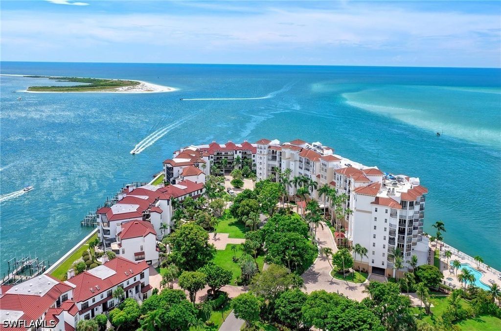 632 La Peninsula BLVD 632, Naples, FL 34113