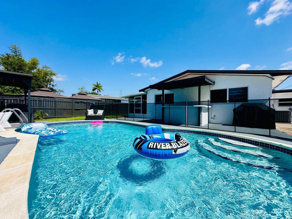 6740 CUSTER Street, Hollywood, FL 33024