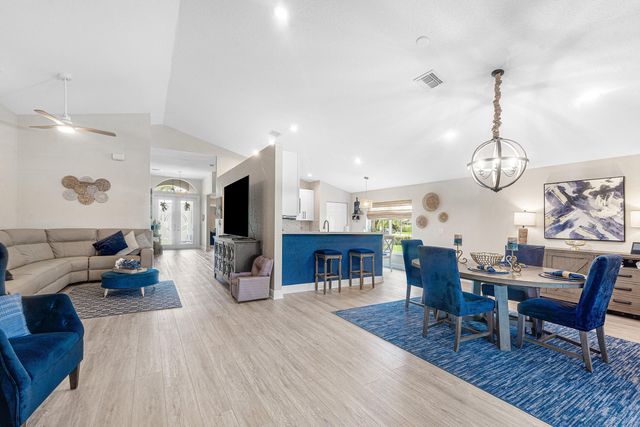 5641 FOUNTAINS Drive S 5641, Lake Worth, FL 33467