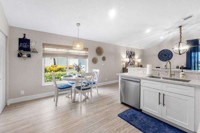 5641 FOUNTAINS Drive S 5641, Lake Worth, FL 33467