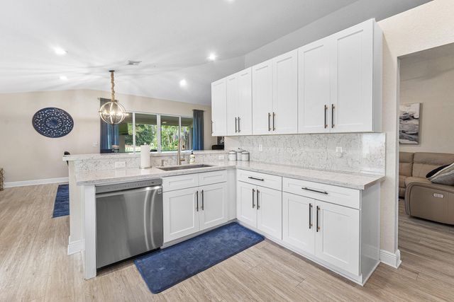 5641 FOUNTAINS Drive S 5641, Lake Worth, FL 33467