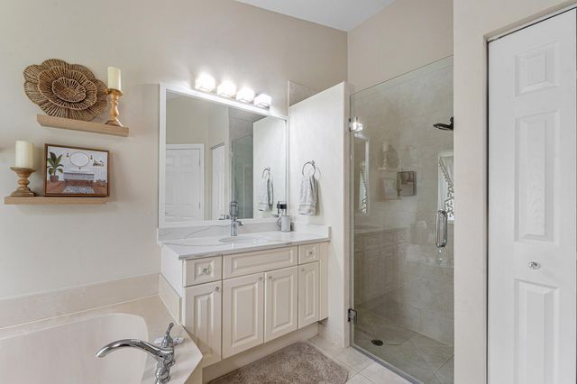 5641 FOUNTAINS Drive S 5641, Lake Worth, FL 33467