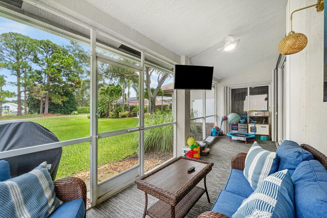 5641 FOUNTAINS Drive S 5641, Lake Worth, FL 33467