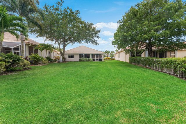 5641 FOUNTAINS Drive S 5641, Lake Worth, FL 33467