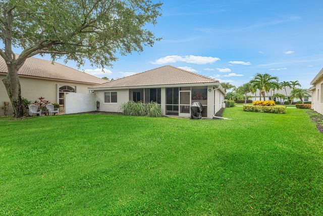 5641 FOUNTAINS Drive S 5641, Lake Worth, FL 33467