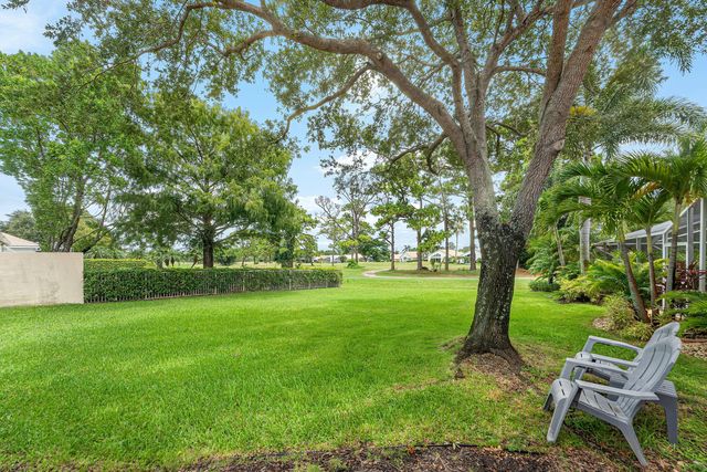 5641 FOUNTAINS Drive S 5641, Lake Worth, FL 33467