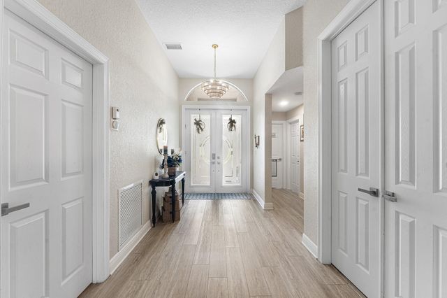 5641 FOUNTAINS Drive S 5641, Lake Worth, FL 33467