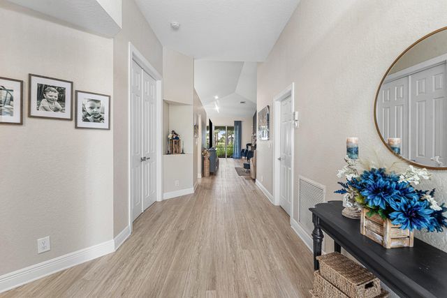 5641 FOUNTAINS Drive S 5641, Lake Worth, FL 33467