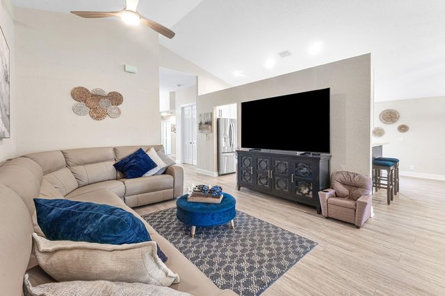 5641 FOUNTAINS Drive S 5641, Lake Worth, FL 33467