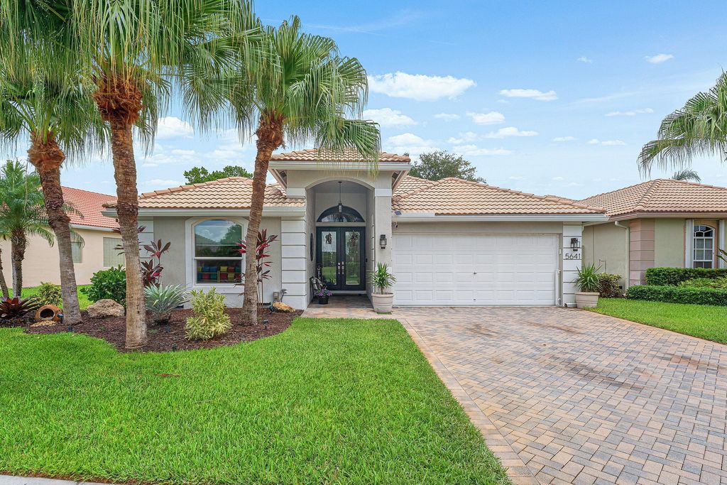 5641 FOUNTAINS Drive S 5641, Lake Worth, FL 33467